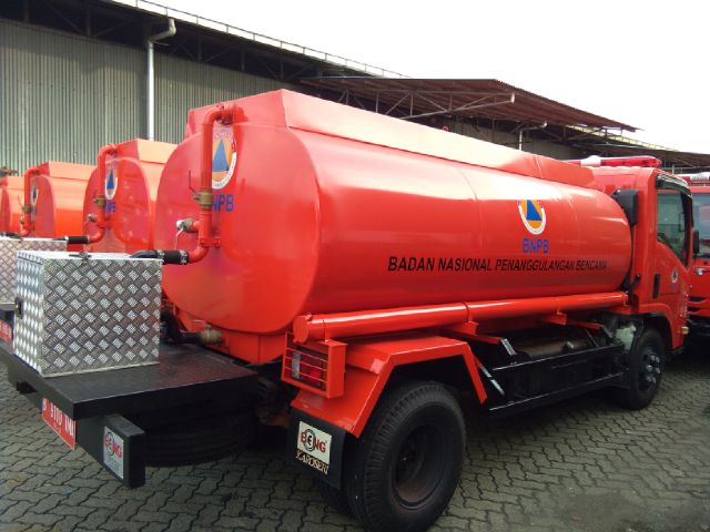 Pemuatan Mobil Derek Towing Flash